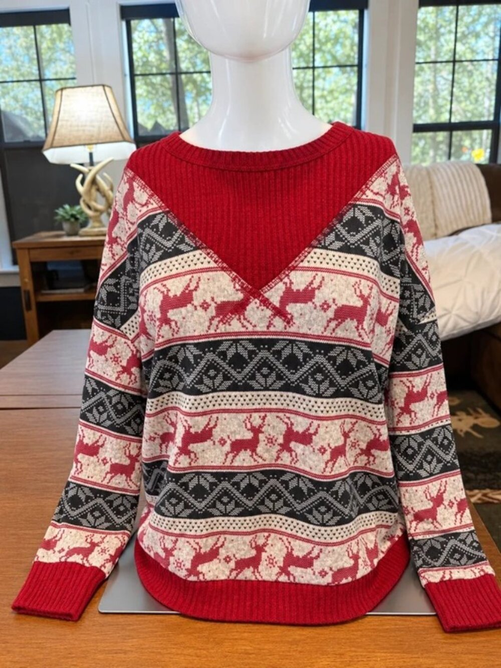 Long Sleeve Holiday Print Sweater Small